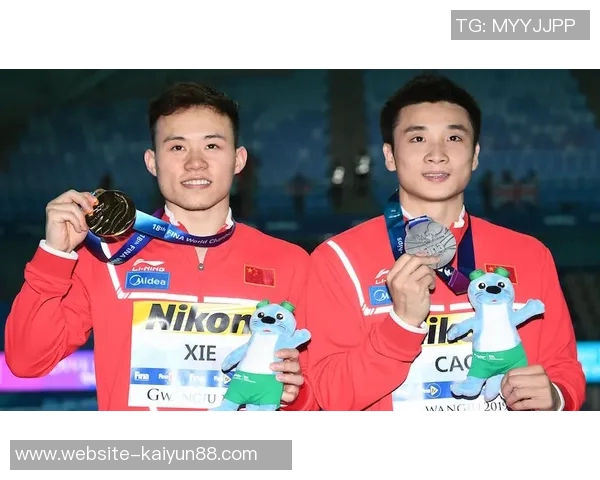 全市场动态多夫比克与埃尔莫索重返罗马合练利昂贝利继续单独训练状态观察